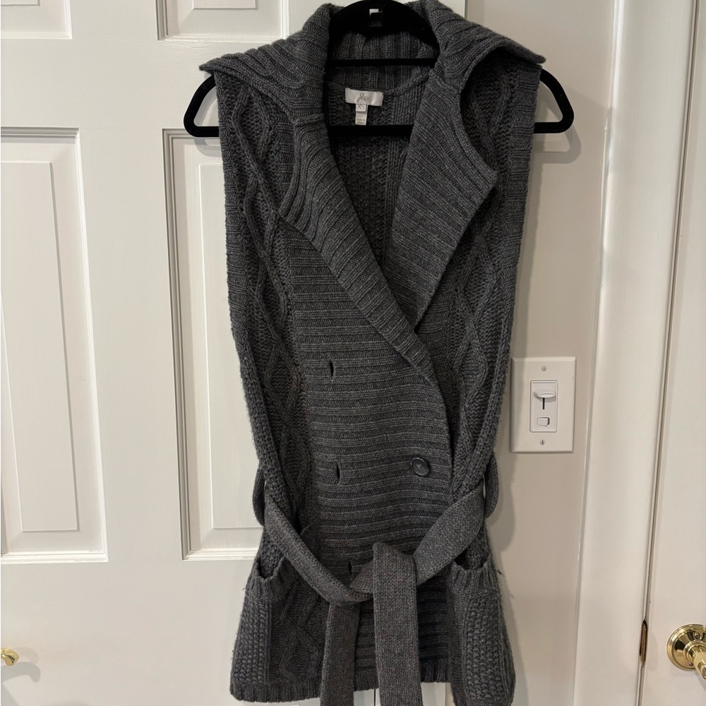 Gray Cable Knit Sleeveless Sweater Vest
